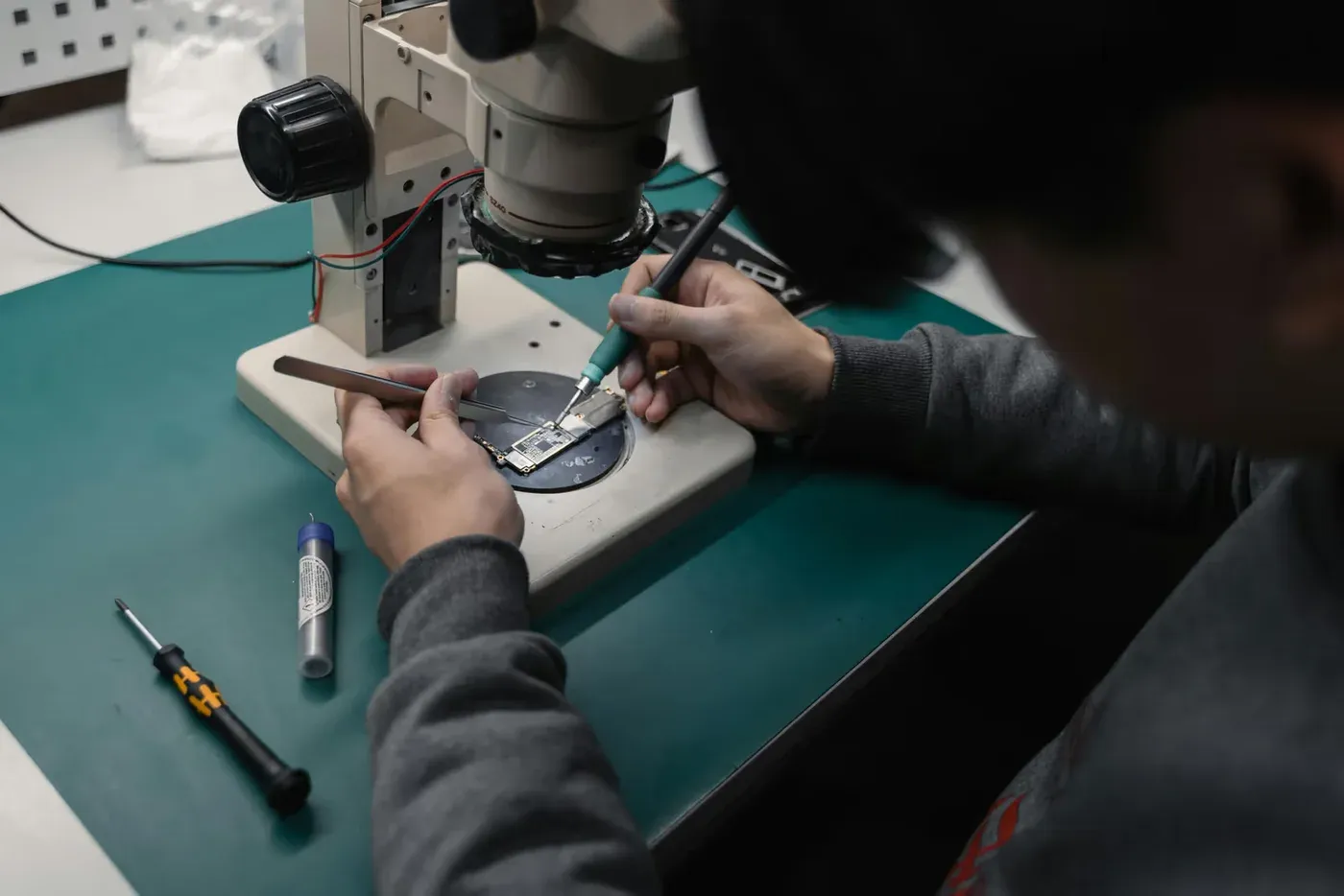 Microscopio per lavorazioni elettroniche, foto illustrativa